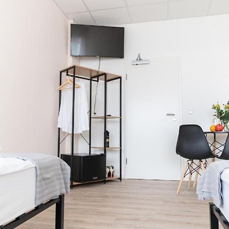 Hostel Messe Laatzen Exteriör bild