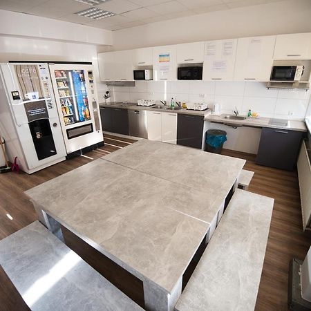 Hostel Messe Laatzen Exteriör bild