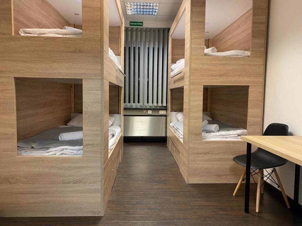 Hostel Messe Laatzen Exteriör bild