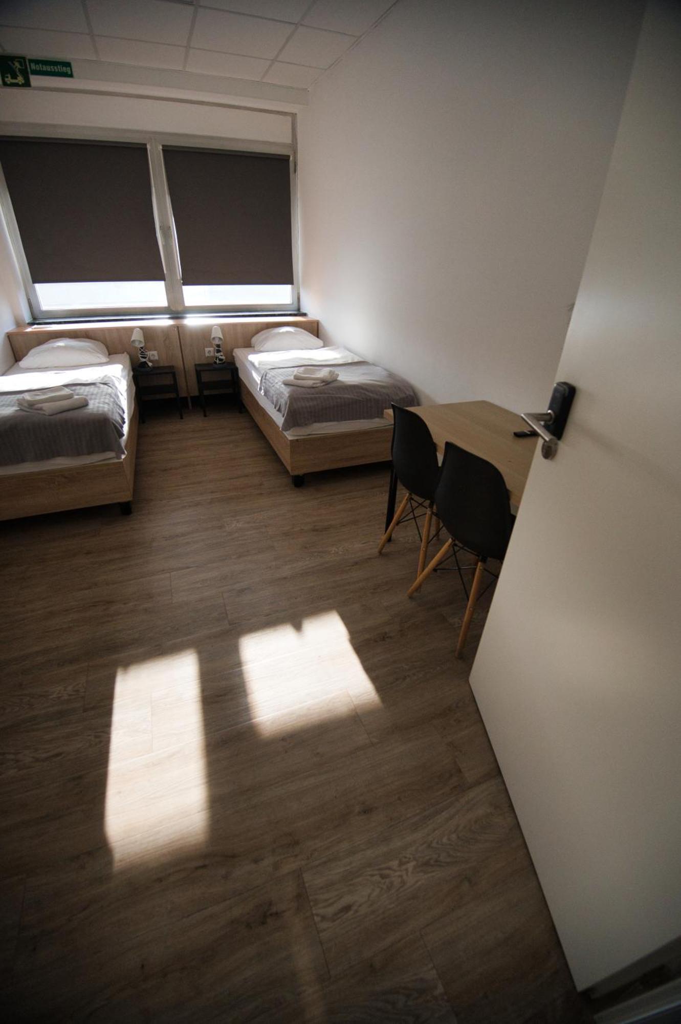 Hostel Messe Laatzen Exteriör bild