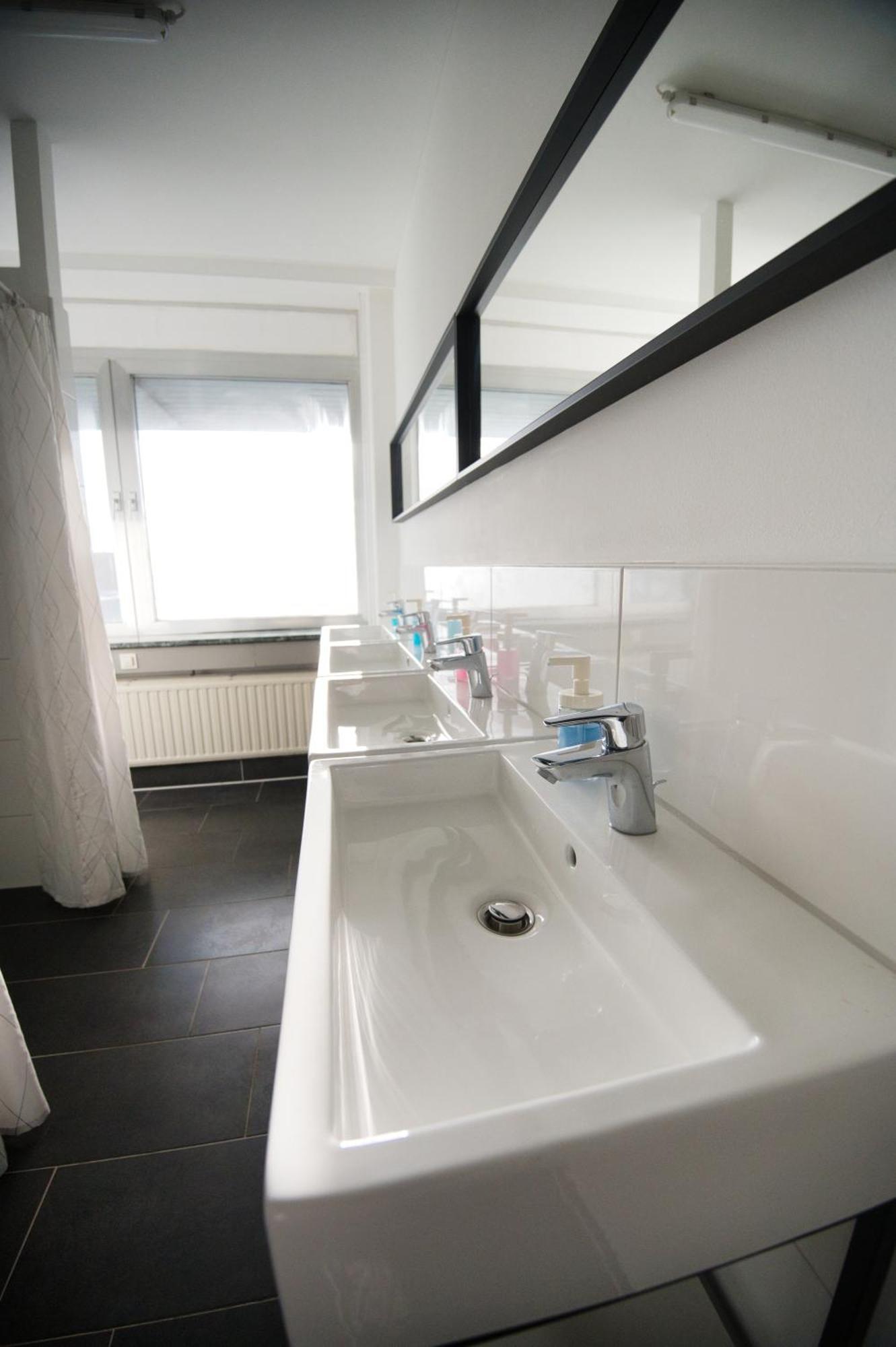 Hostel Messe Laatzen Exteriör bild