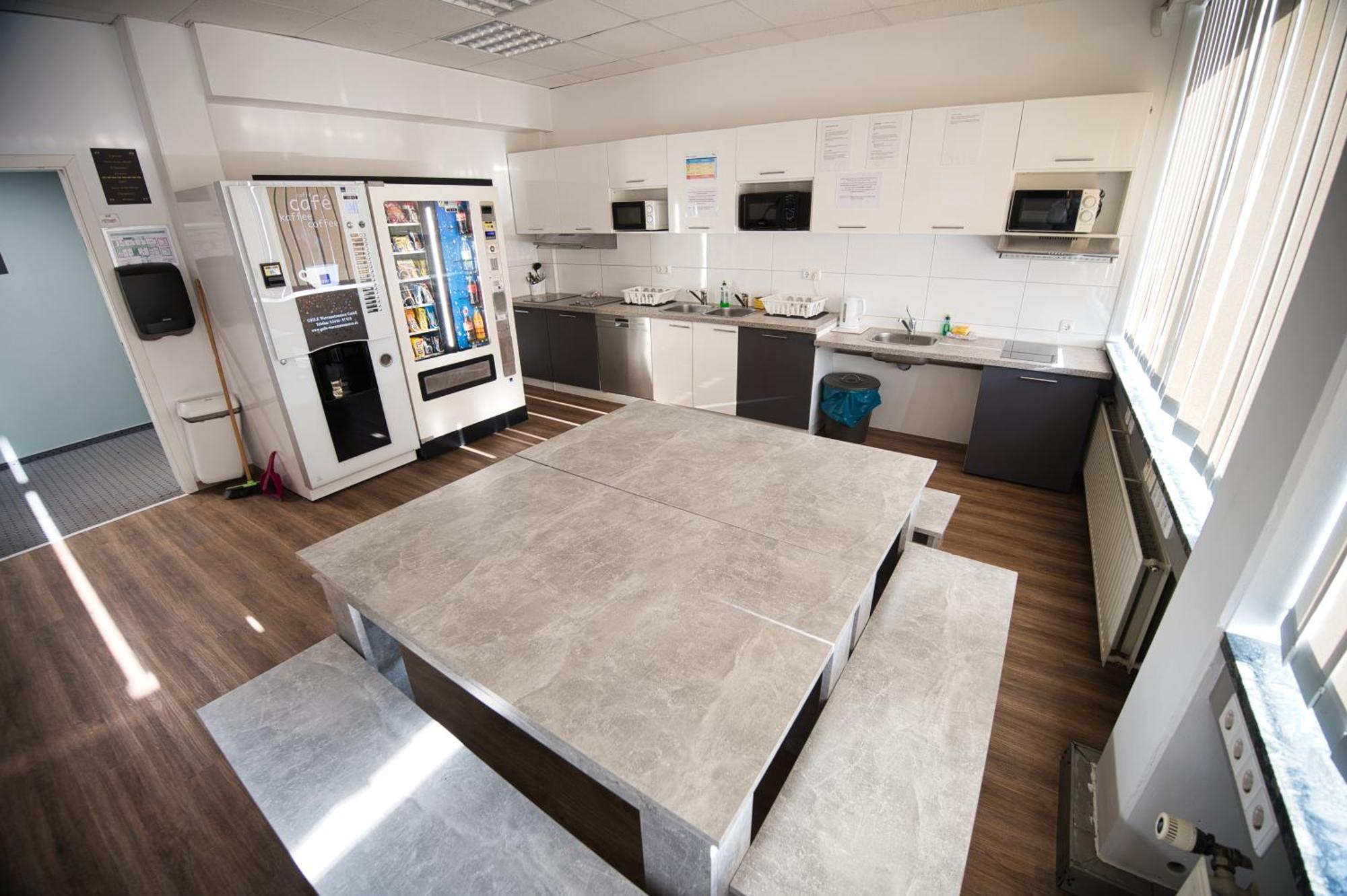 Hostel Messe Laatzen Exteriör bild