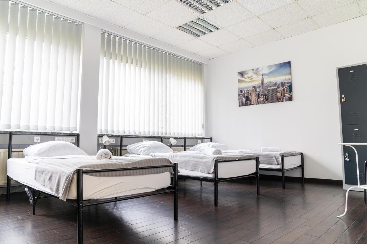 Hostel Messe Laatzen Exteriör bild