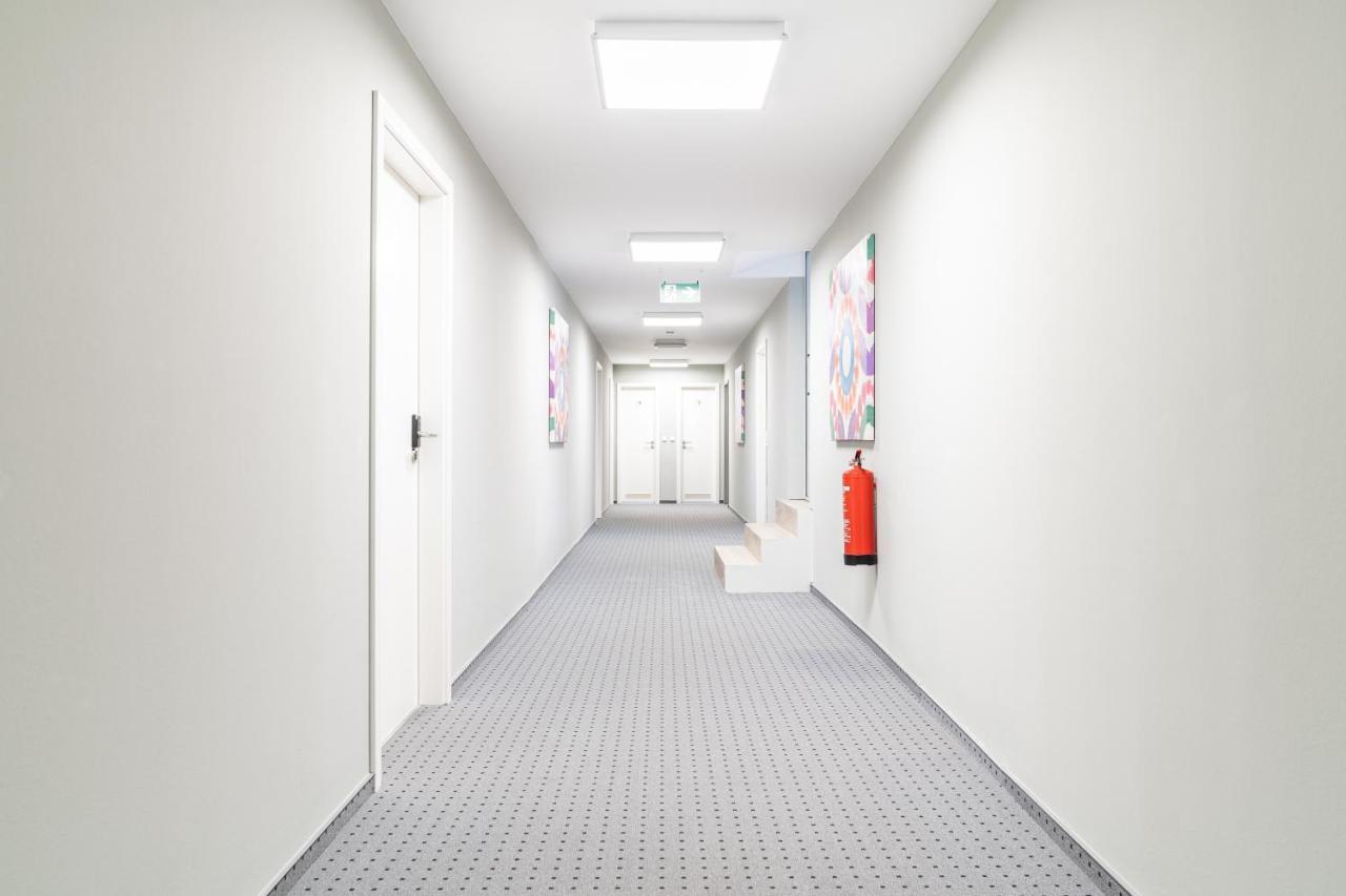 Hostel Messe Laatzen Exteriör bild